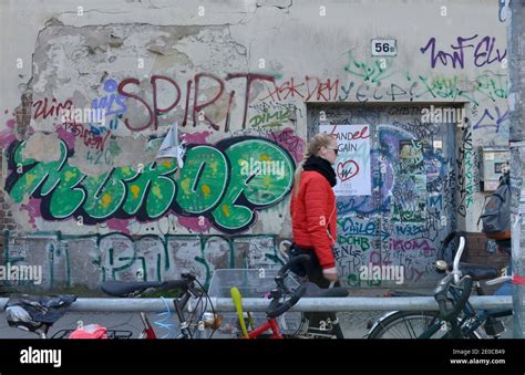 Graffiti, Yorckstrasse, Kreuzberg, Berlin, Deutschland Stock Photo - Alamy