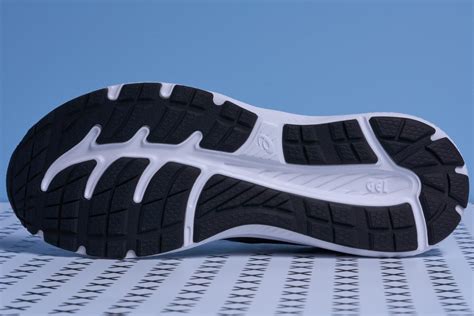 Cut in half: ASICS Gel Contend 7 Review | RunRepeat