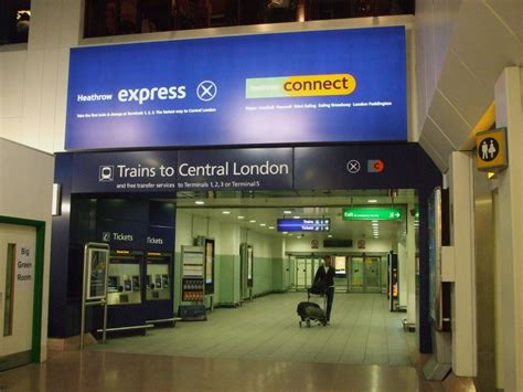 Structurae [en]: Heathrow Terminal 4 mainline station entrance, on the Terminal 4 arrivals level