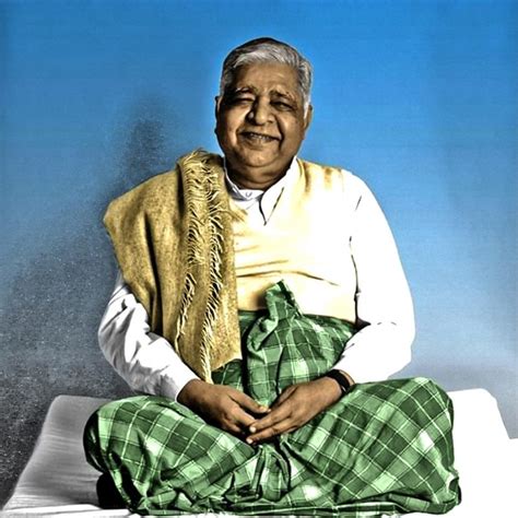 Teacher S.N. Goenka - Vipassana Meditation: Dhamma Patākā