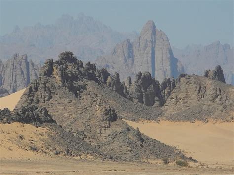 Looks like on Mars - Tibesti Mountains in Chad [1024x769] | Desert photography, Desert aesthetic ...