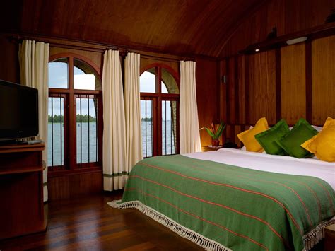 Kumarakom Lake Resort | Luxury Accommodation | Houseboats