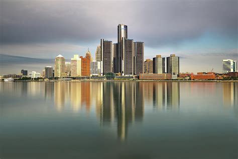 Detroit Michigan Skyline Reflections Photograph by Linda Goodhue Photography - Fine Art America