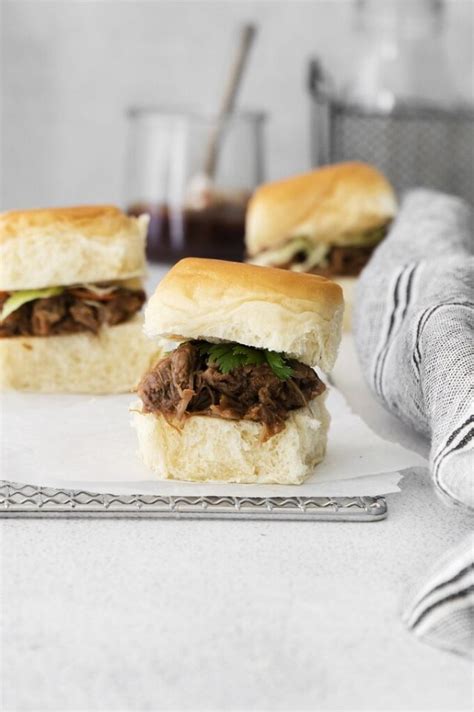 Pulled Pork Sliders – Snacks and Sips