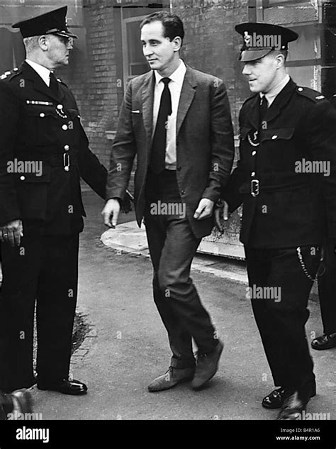 1960s crime biggs great train robbers aylesbury trial court police hi ...