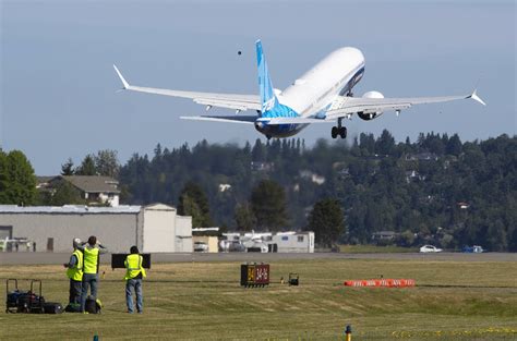 Boeing 737 MAX 10 completes its first flight successfully