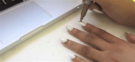 VIDEO: Metallic Nail Art - Make: