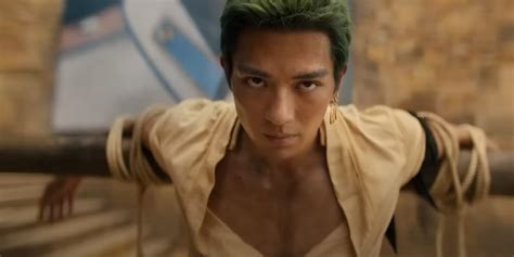Who plays Zoro in Netflix's One Piece live action series?