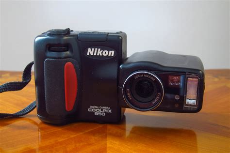 Nikon Coolpix 950 - Down the Road