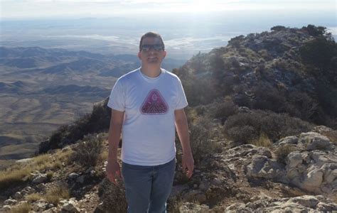 Hiking the Guadalupe Peak summit - I am the KING OF TEXAS! - Points with a Crew