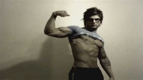 Zyzz posing - T-shirt and glasses - Rare Zyzz - YouTube