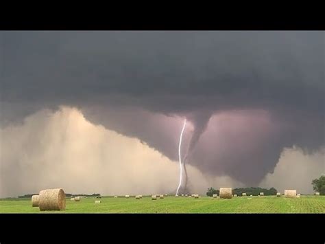 TORNADO TWINS COLLIDE! Pilger, NE - 6-16-14 - YouTube