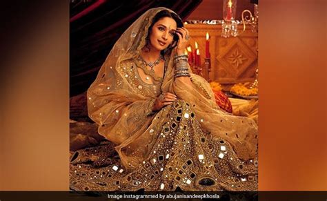 The Story Of Madhuri Dixit's 10-Kg Mirror Work Lehenga In Devdas