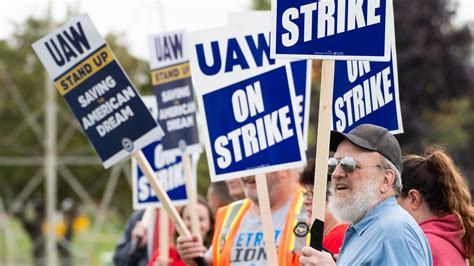 UAW strike update: Calls for 7,000 Ford, GM workers to walk out