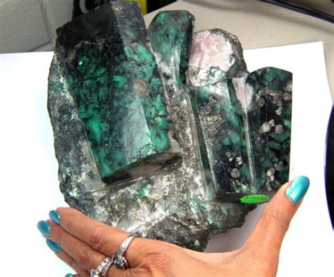 BAHIA EMERALD SPECIMEN POLISHED COLLECTOR PC 3100