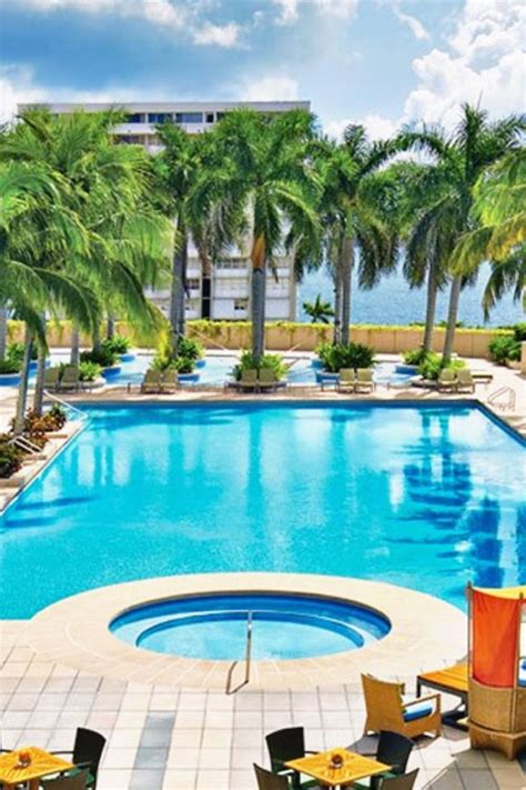 Four Seasons Hotel Miami | Florida hotels, Resort style pool, Hotel pool