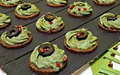 15 Vegan Finger Foods to Serve with Cocktails at Your New Year’s Bash ...