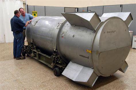 File:Inspection of B53 nuclear bomb 2006.jpg - Wikimedia Commons
