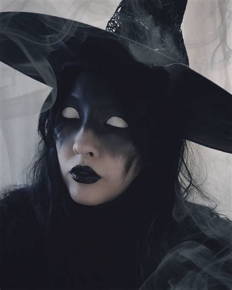 25 Witch Costumes That Are Positively Spellbinding | Halloween makeup witch, Halloween makeup ...