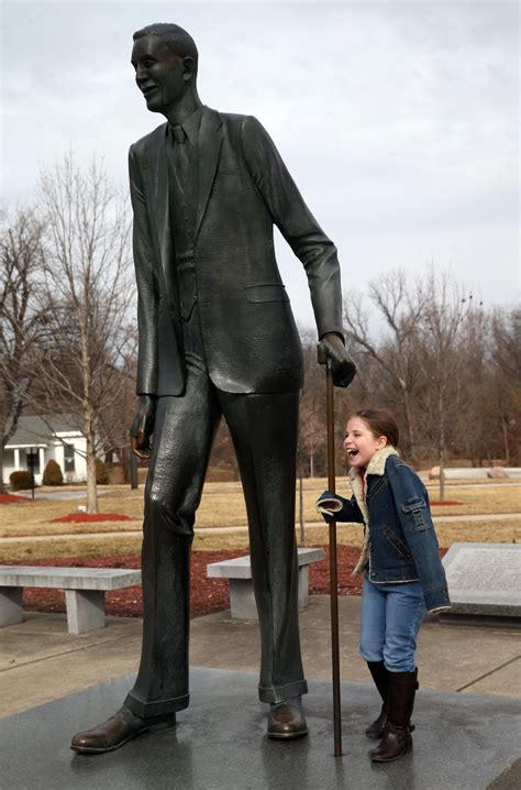 Robert Wadlow Statue World S Tallest Man Share | My XXX Hot Girl