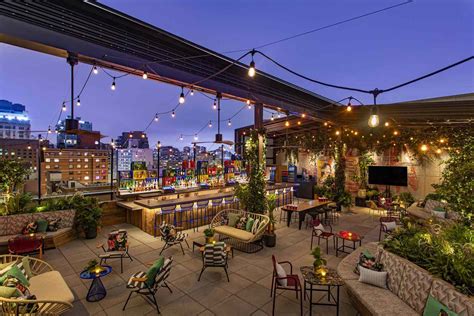 10 Rooftop Bars in New York City With Stellar Views and Cocktails