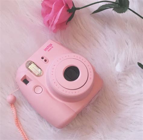 Foto para colocar de fundo de tela. | Pink camera, Pink polaroid camera ...