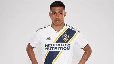 LA Galaxy sign U.S. youth Julian Araujo, 17, to first-team deal - ABC7 ...