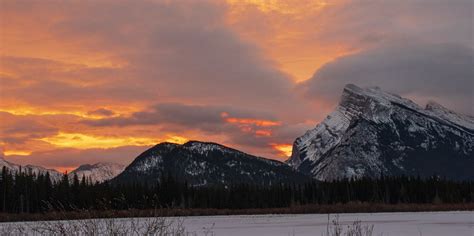 Mount Rundle Sunrise 24/11/2020 : r/Banff