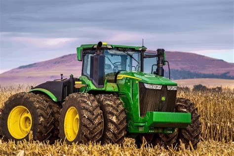 John Deere stel sy grootste, sterkste trekker bekend | Maroela Media