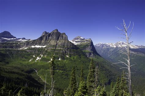 Hiking thru Glacier National Park, Montana [OC] [2048x1365] : r/EarthPorn