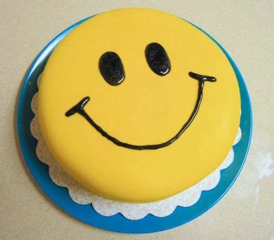 Smiley Face Cake | Cake, Cute cakes, Creative cakes