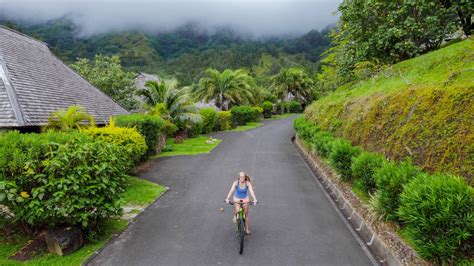 23 Amazing Things To Do In Moorea (2022 Travel Guide) - Mike & Laura Travel