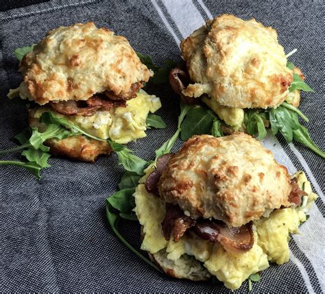 Keto Biscuit Breakfast Sandwiches - MINCE REPUBLIC