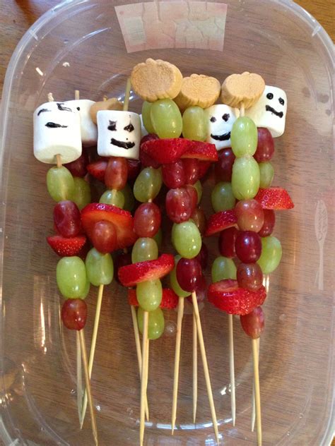 Halloween fruit snacks ...fun for kids to make too! | Food crafts, Easy crafts for kids ...