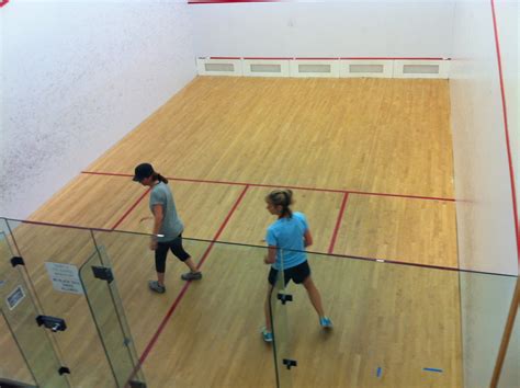 How to play Squash - ClickHowTo