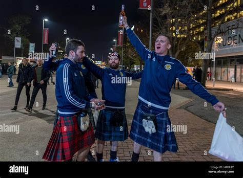 Scotland fans hi-res stock photography and images - Alamy