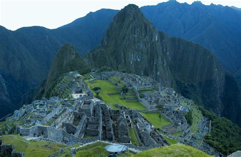 File:Peru - Machu Picchu 005 - pre-sunrise shot (7367093638).jpg - Wikimedia Commons