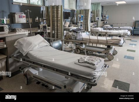 Multiple Beds In Hospital Recovery Room Stock Photo - Alamy