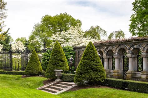 An Intimate Look at the Rockefeller Dynasty’s Luscious Gardens ...