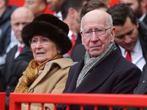 Sir Bobby Charlton age: How old is Bobby Charlton? Football hero ...