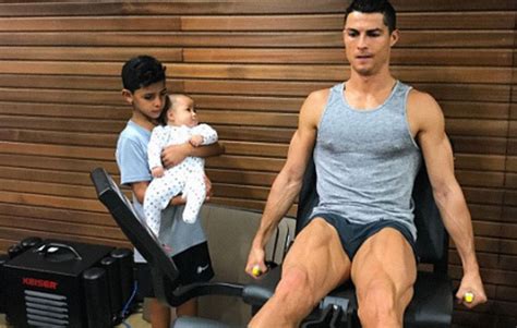 Ronaldo As A Kid : Cristiano Ronaldo Children: 5 Fast Facts You Need to Know ... : Was born on ...