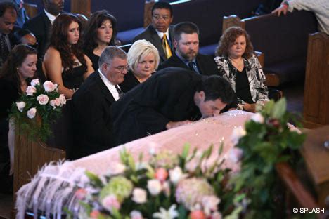 Anna Nicole Smith is laid to rest | Daily Mail Online