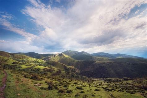 Premium Photo | Valley landscape in la rioja, spain.