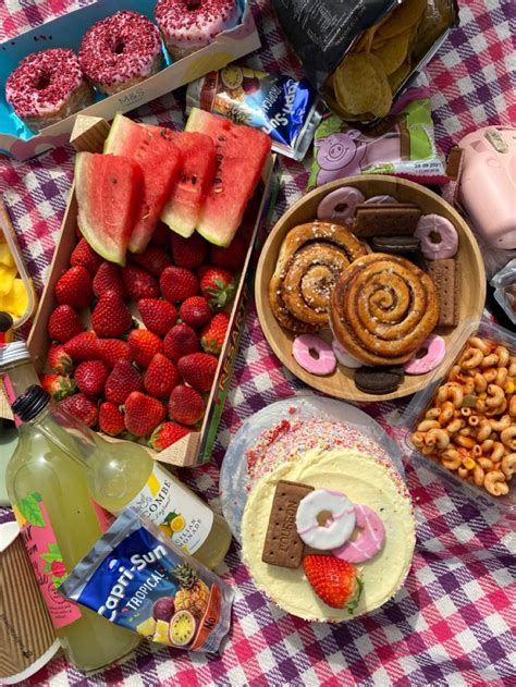 spring picnic ! 🧺 | Picnic food, Picnic foods, Picnic date food