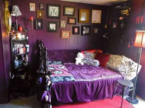 Lovely gothy bedroom from 'The Dark Victorian' blog. | Bedroom setup, Room inspiration bedroom ...