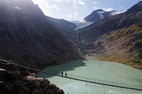 Rising Temperatures Ravage the Himalayas, Rapidly Shrinking Its Glaciers - The New York Times