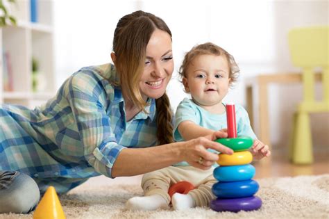 How to Employ a Nanny and What Job Benefits to You Need to Consider