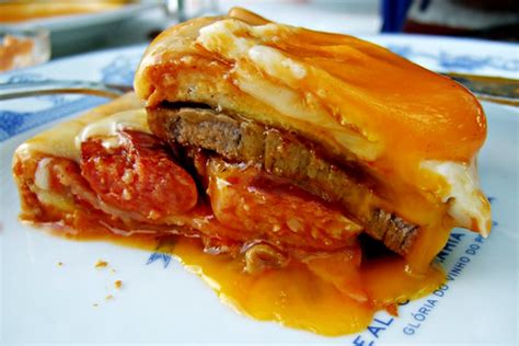 Comecominos: Francesinha en Oporto