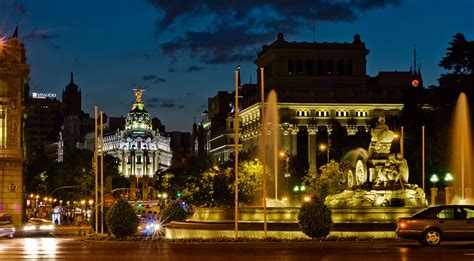 Plaza de Cibeles at night. | Madre, Bonita, Cibeles