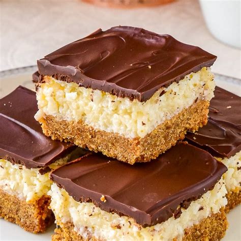 Coconut Dream Bars. A super easy recipe for coconut & chocolate lovers!!